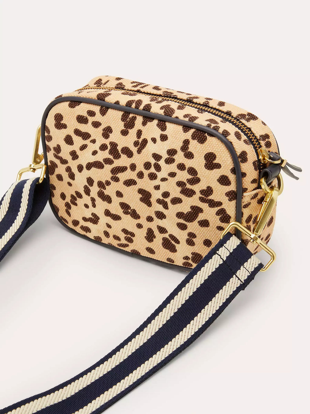Canvas Crossbody 02