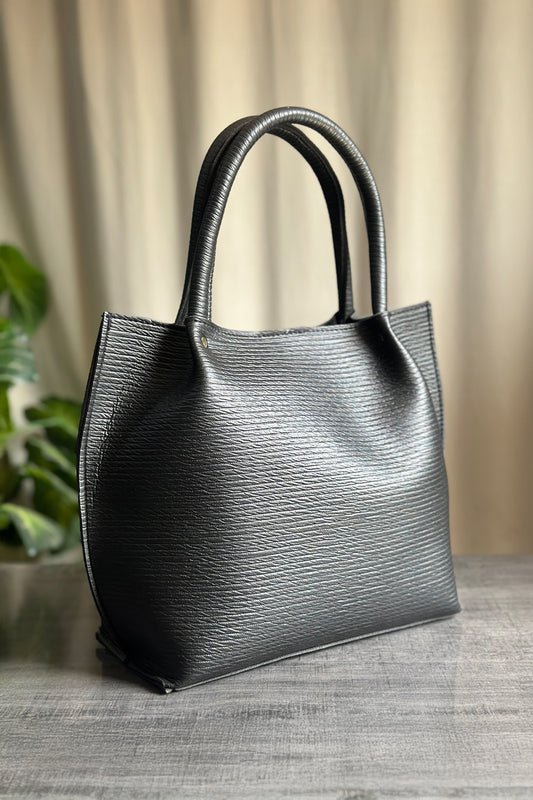 The Veloura Tote - Black
