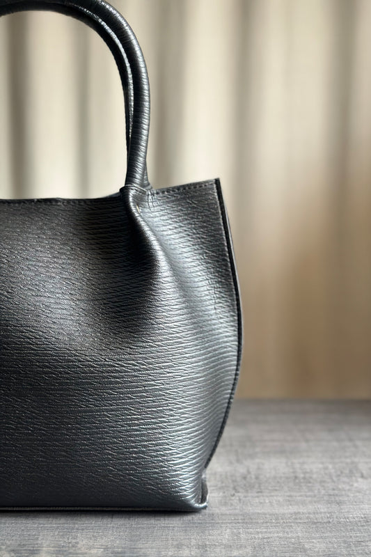 The Veloura Tote - Black