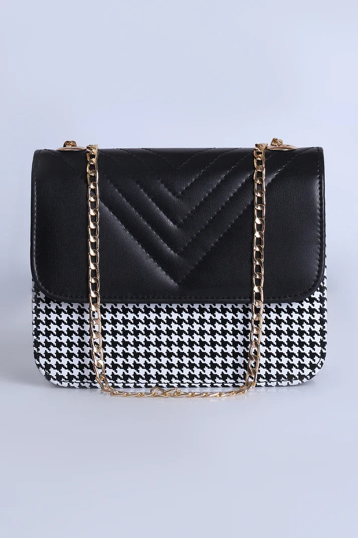 The V-Quilt Shoulder bag - Black