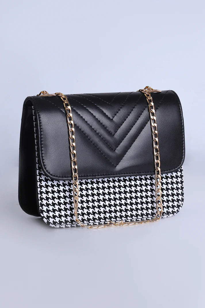 The V-Quilt Shoulder bag - Black