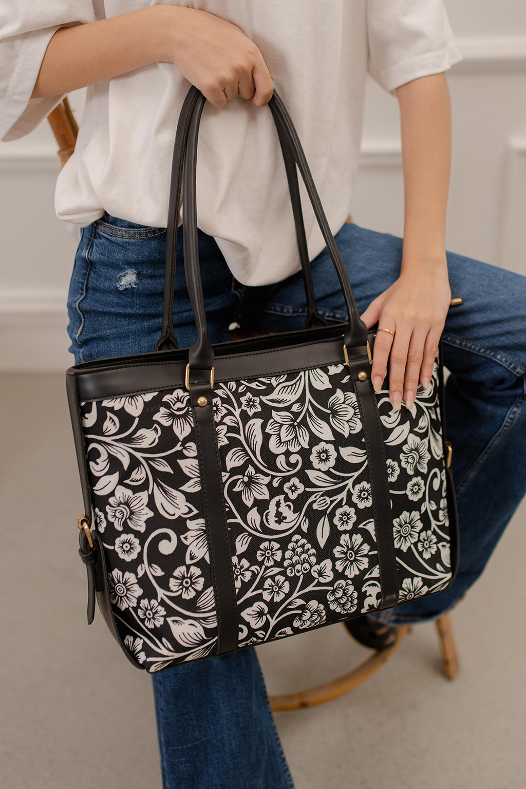Strap Canvas Tote 34